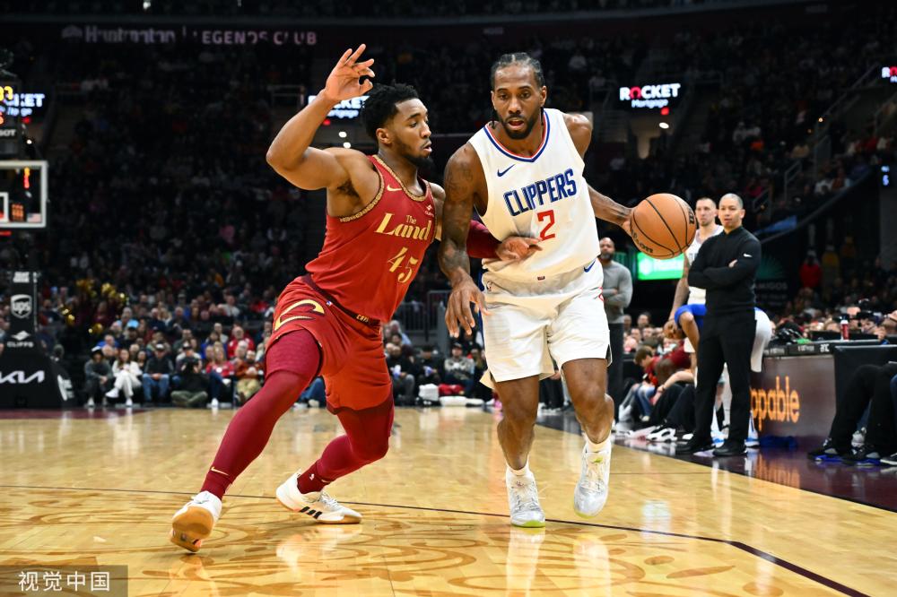 他不仅和女 他不仅和女